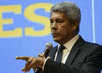 Jerônimo dá bronca em deputado e alfineta ACM Neto na Bahia