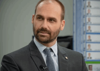 Hugo Motta barra Eduardo Bolsonaro como líder da minoria