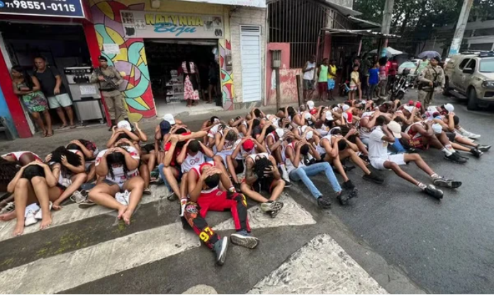 Mais de 40 torcedores do Vitória presos após ataque no subúrbio
