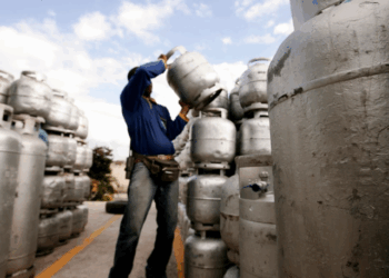Gás de cozinha fica mais caro em Salvador; veja reajuste