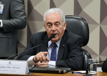 Otto descarta aliança com bolsonarismo e aponta ataque à democracia