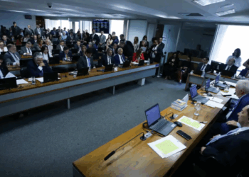 CCJ do Senado rejeita PEC da Blindagem por unanimidade