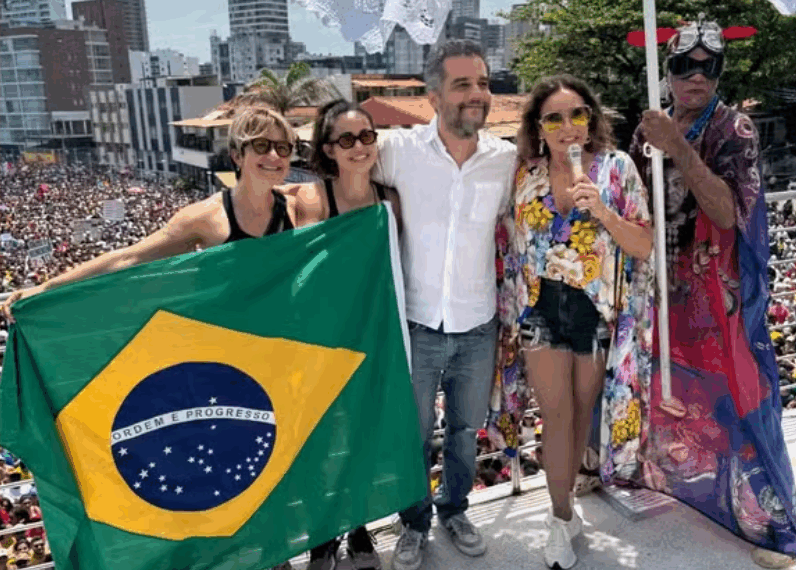 Wagner Moura se junta a protesto em Salvador contra PEC e Anistia
