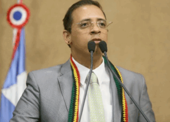 Deputado Hilton Coelho critica recuo em PEC e ataca bolsonaristas