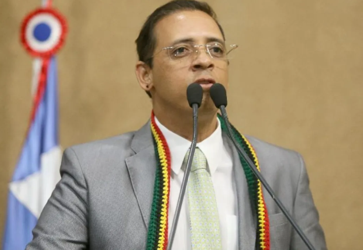 Deputado Hilton Coelho critica recuo em PEC e ataca bolsonaristas