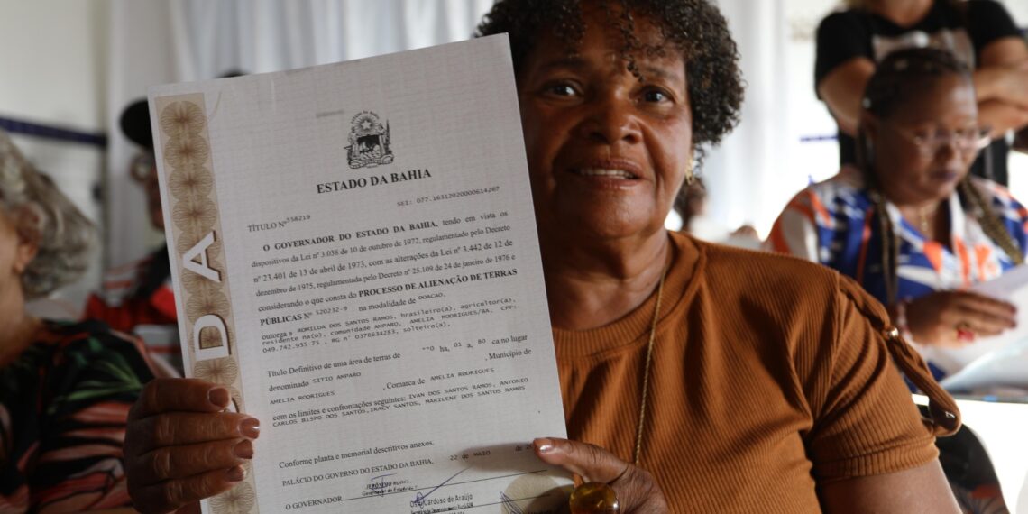 Portal do Sertão entrega títulos de terra a famílias agricultoras
