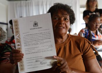 Portal do Sertão entrega títulos de terra a famílias agricultoras