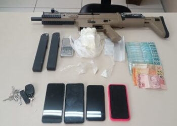 PM apreende carabina e drogas em Serrinha