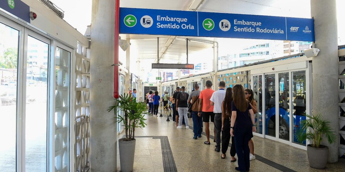 BRT Salvador bate recorde e transporta 2 milhões em um mês