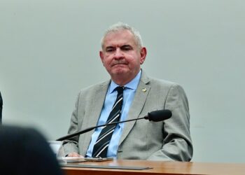 Único senador baiano segue indeciso sobre PEC da Blindagem