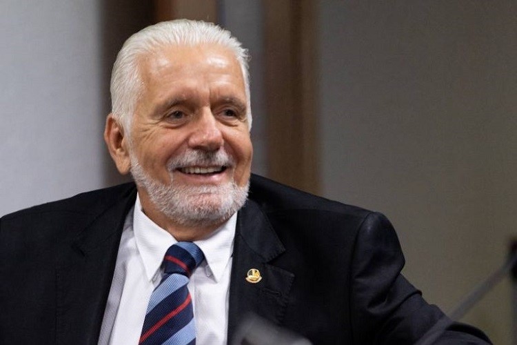 Jaques Wagner celebra derrota da PEC da Blindagem no Senado
