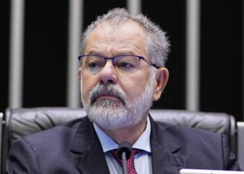 Marcelo Nilo denuncia sumiço de Veja com denúncia sobre Rui