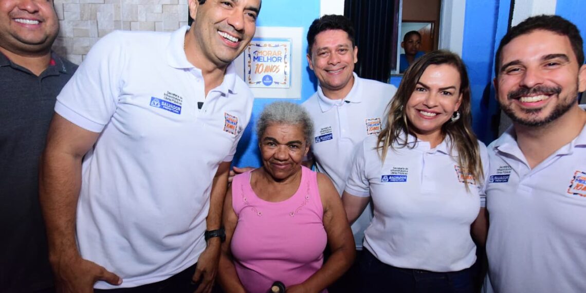 Prefeitura entrega 101 casas reformadas pelo Morar Melhor