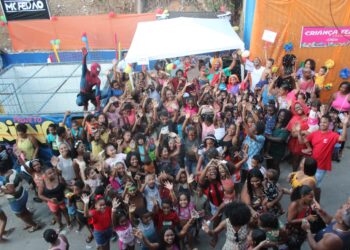 Projeto Criança Feliz leva diversão ao subúrbio de Salvador