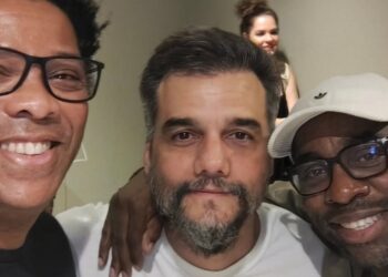 Lázaro Ramos prestigia Wagner Moura em peça teatral em Salvador