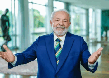 Lula amplia vantagem sobre Tarcísio e lidera corrida de 2026