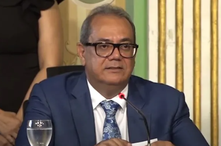 Muniz afirma que reajuste de servidores cabe ao Executivo