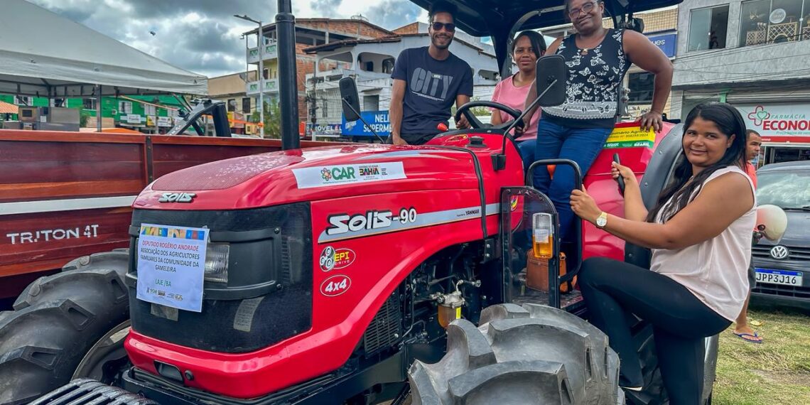 Tratores, barracas e obras estruturantes impulsionam a agricultura familiar no Vale do Jiquiriçá