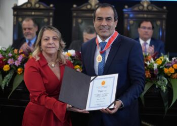 Prefeito é homenageado em encontro nacional do Judiciário