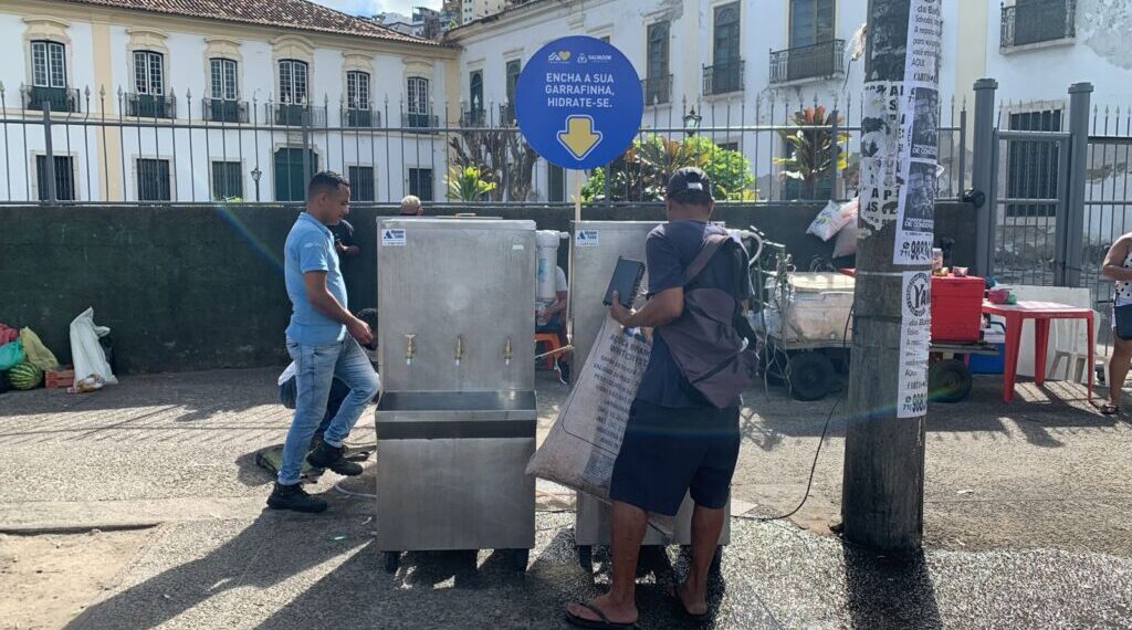 Projeto prevê instalação de totens bebedouros na orla de Salvador