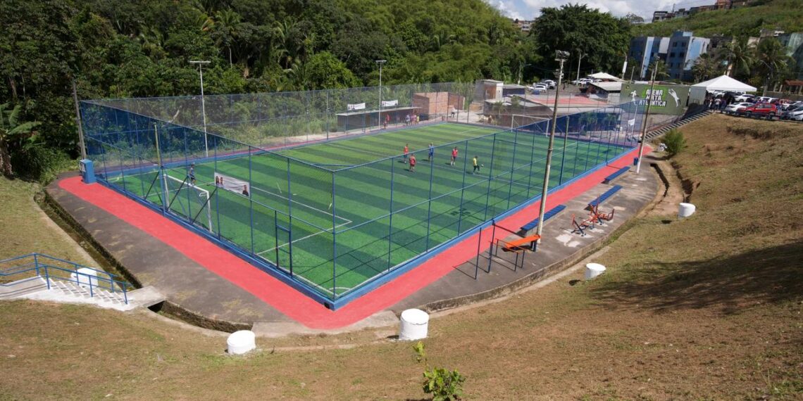 Prefeitura inaugura 88º campo com grama sintética em Salvador, desta vez no Vale dos Lagos