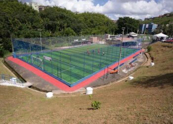 Prefeitura inaugura 88º campo com grama sintética em Salvador, desta vez no Vale dos Lagos