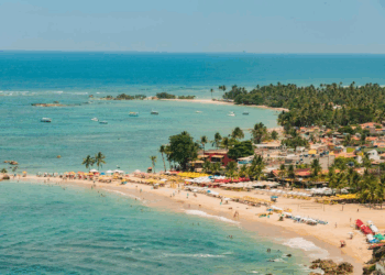 Festival de música e ampliação de voos antecipam verão em Morro de São Paulo