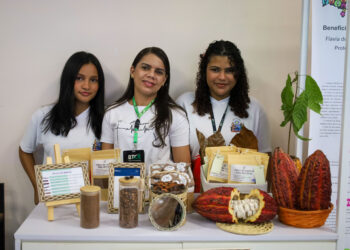 Estudantes de Gandu utilizam casca do nibs do cacau para combater constipação intestinal