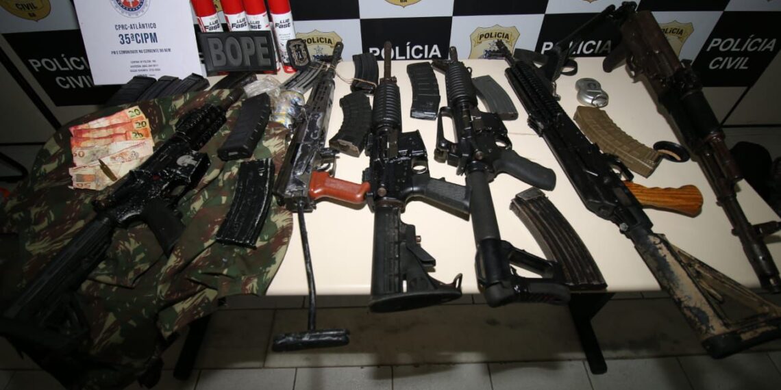 Com 6.251 armas apreendidas, mortes violentas têm queda de 33% em novembro