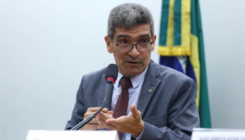 Deputado é acusado de enviar emendas para beneficiar círculo