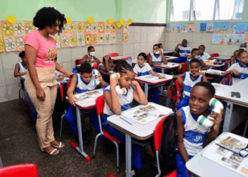 Nova lei garante que professores de Salvador não sejam punidos por falta