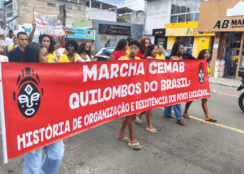 Estudantes da rede estadual de Pernambués realizam a 5ª Marcha da Consciência Negra