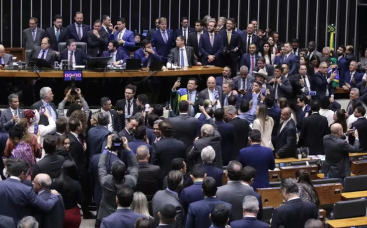 Câmara aprova aumento da licença-paternidade para até 20 dias