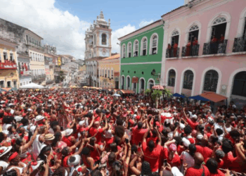 Salvador lança calendário oficial do verão 2025 até o Carnaval