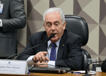Prisão de Bolsonaro: “Tudo dentro da lei”, afirma Otto Alencar