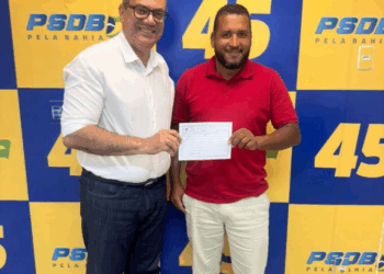 Ex-prefeito troca PCdoB pelo PSDB com apoio de Carlos Muniz