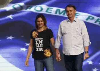 Michelle critica STF e diz que Bolsonaro é única opção em 2026
