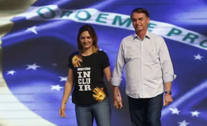 Michelle critica STF e diz que Bolsonaro é única opção em 2026