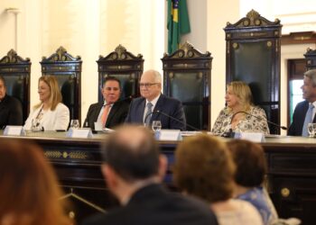 Governador ressalta eficiência da união entre poderes com Fachin