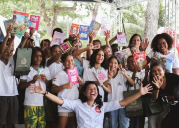 Governo da Bahia financia mais de 100 livros de autores baianos