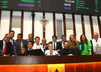 Ivana Bastos retorna à presidência e conduz aprovação de 15 projetos na ALBA