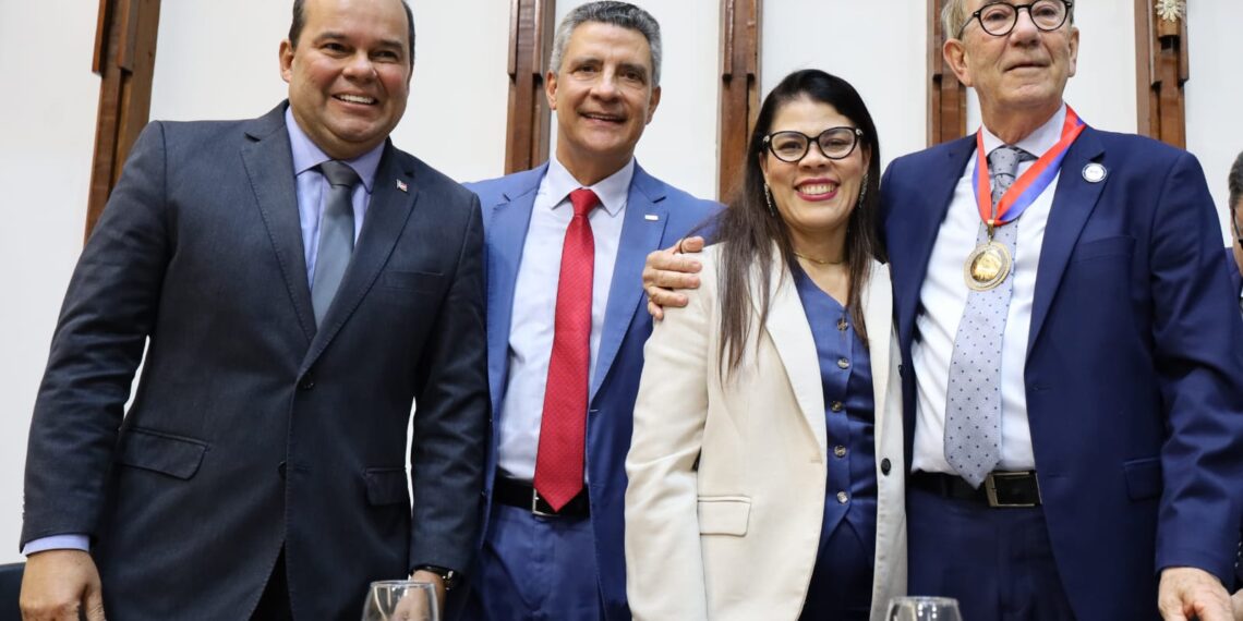 Geraldo Júnior exalta atuação de Wilson Cardoso em homenagem na ALBA