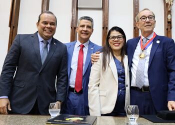 Geraldo Júnior exalta atuação de Wilson Cardoso em homenagem na ALBA
