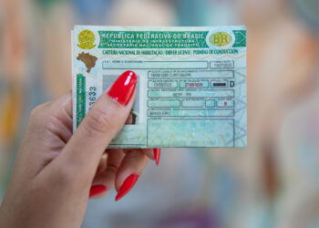 Setor de autoescolas enfrenta crise após lei da CNH gratuita