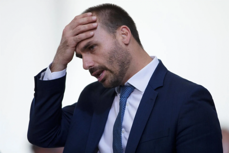 Moraes vota para tornar Eduardo Bolsonaro réu