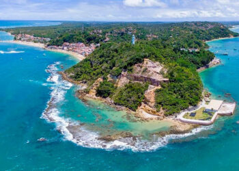 Praia famosa da Bahia passará a cobrar entrada em 2026