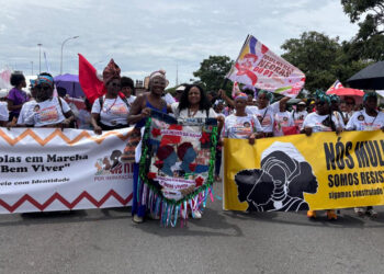 Em Brasília, mulheres negras da Bahia marcham por reparação e bem viver