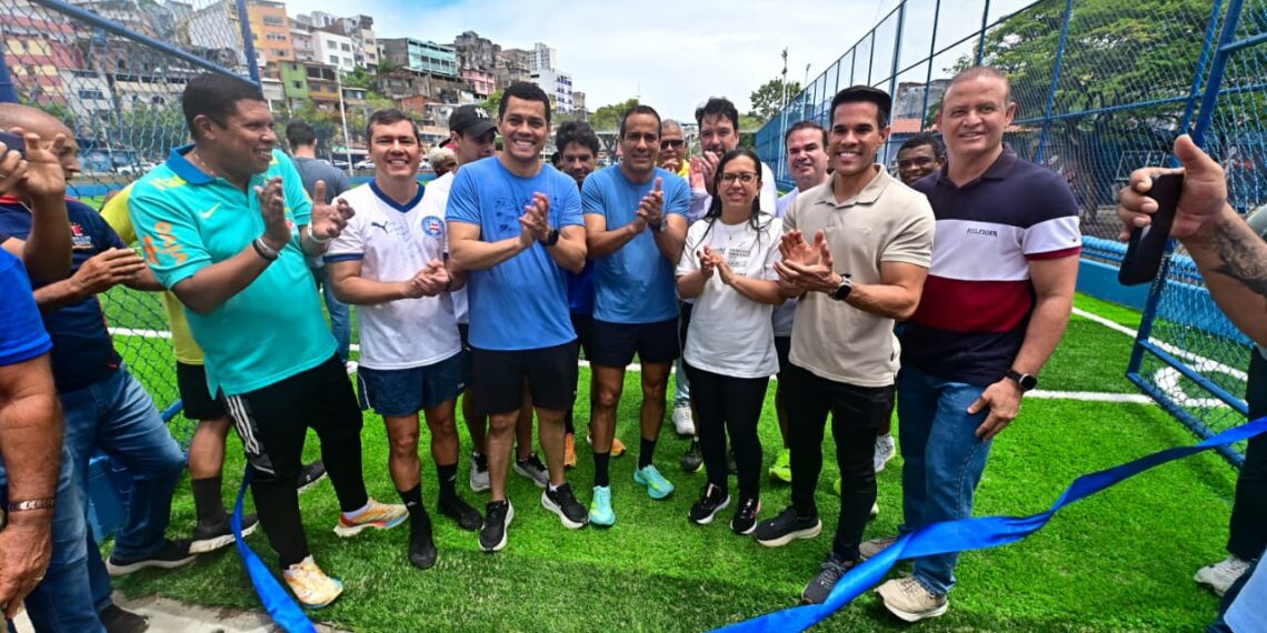 Na véspera de Natal, Prefeitura entrega Arena João Mangabeira, 92º campo com grama sintética de Salvador
