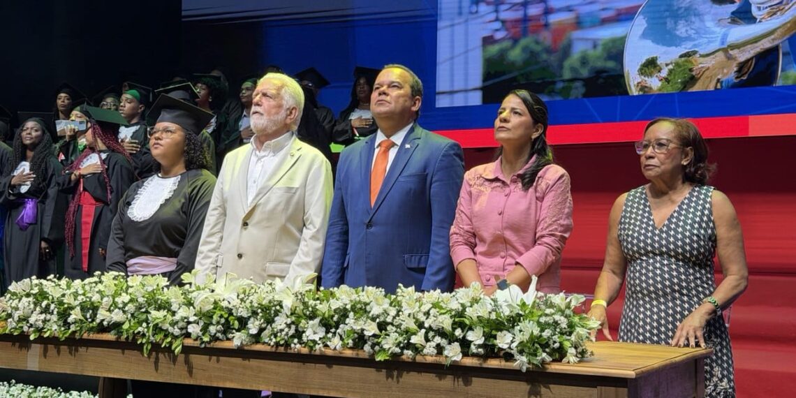 Vice-governador destaca avanços da Educação Profissional na maior formatura da história da rede estadual da Bahia