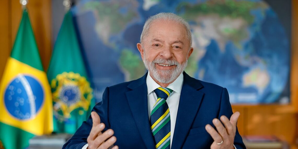 Lula lidera 1º turno, mas empata com Flávio no 2º, diz Paraná Pesquisas